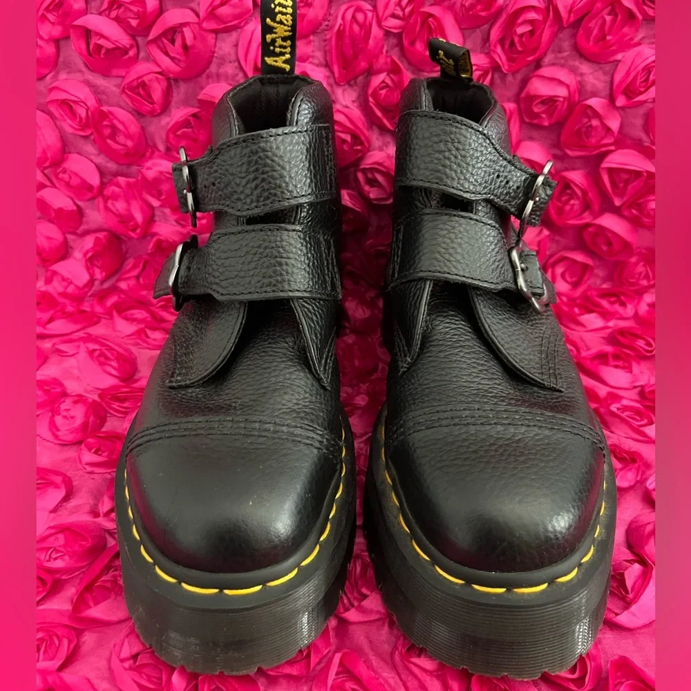 Dr. Martens Devon Flower boots 🖤 - Picture 3 of 7